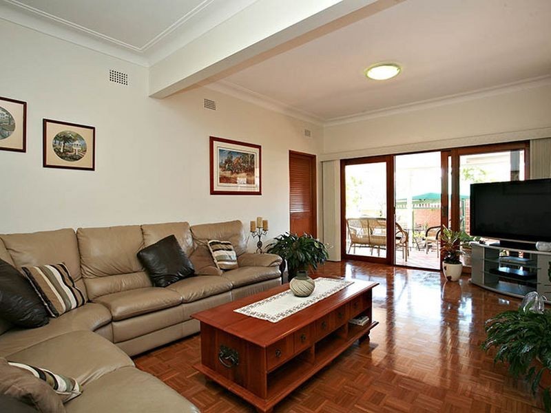 18 Cooloongatta Road, Beverly Hills NSW 2209