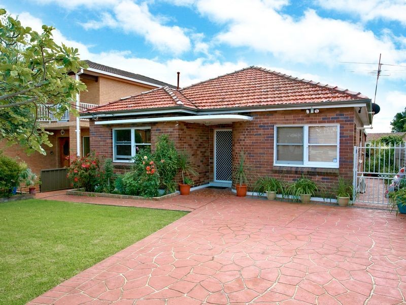 16 Bennett Street, Kingsgrove NSW 2208