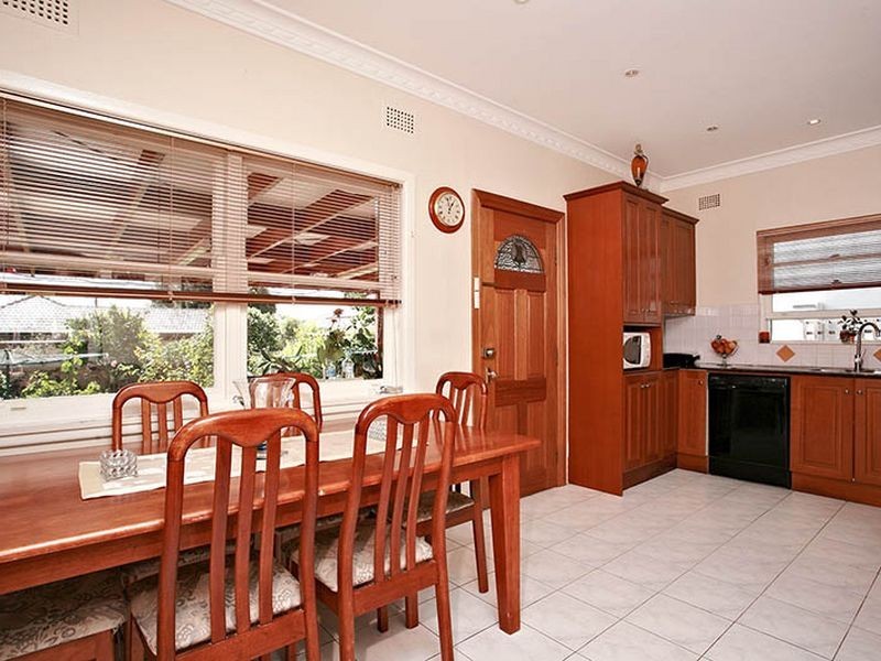 16 Bennett Street, Kingsgrove NSW 2208