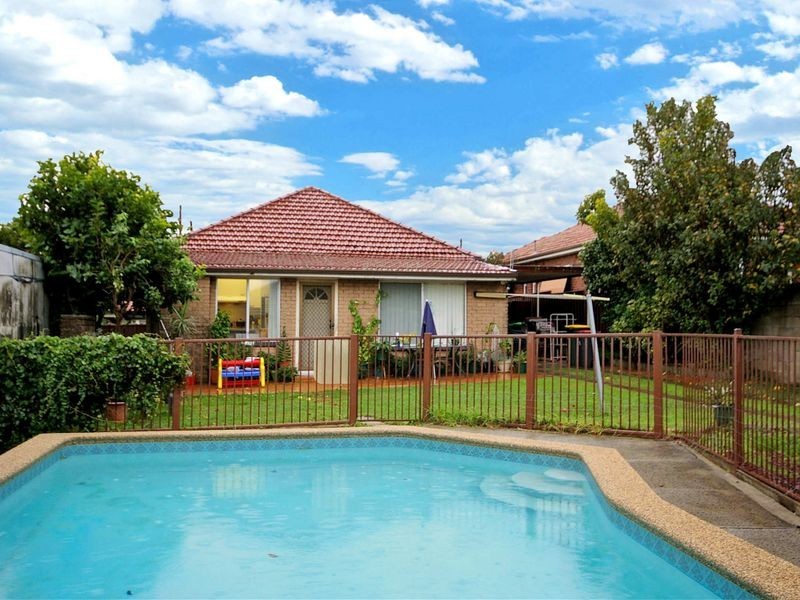 25 Kinsel Avenue, Kingsgrove NSW 2208