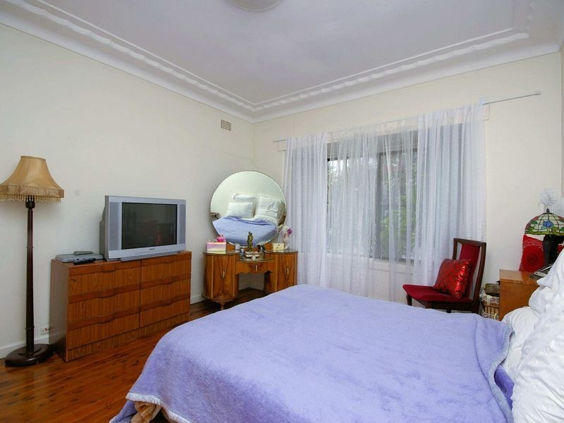 25 Kinsel Avenue, Kingsgrove NSW 2208