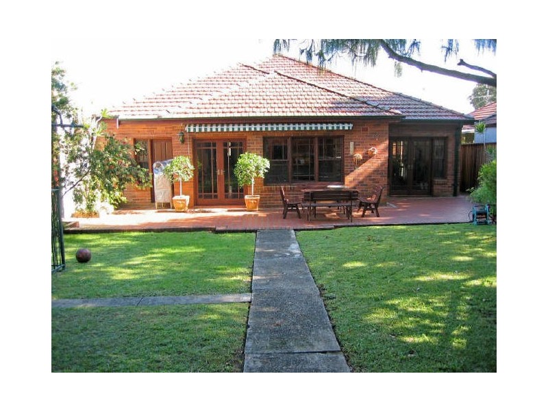 11 Burrell Street, Beverly Hills NSW 2209