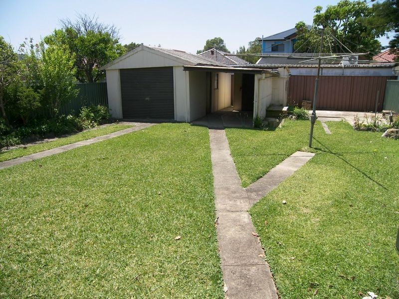18 Rosebank Avenue, Kingsgrove NSW 2208