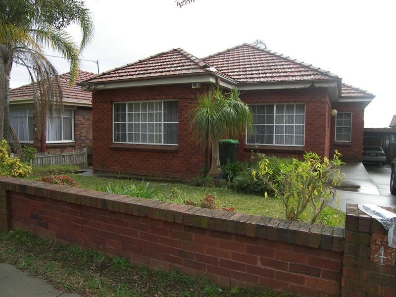 4 Vivienne Street, Kingsgrove NSW 2208