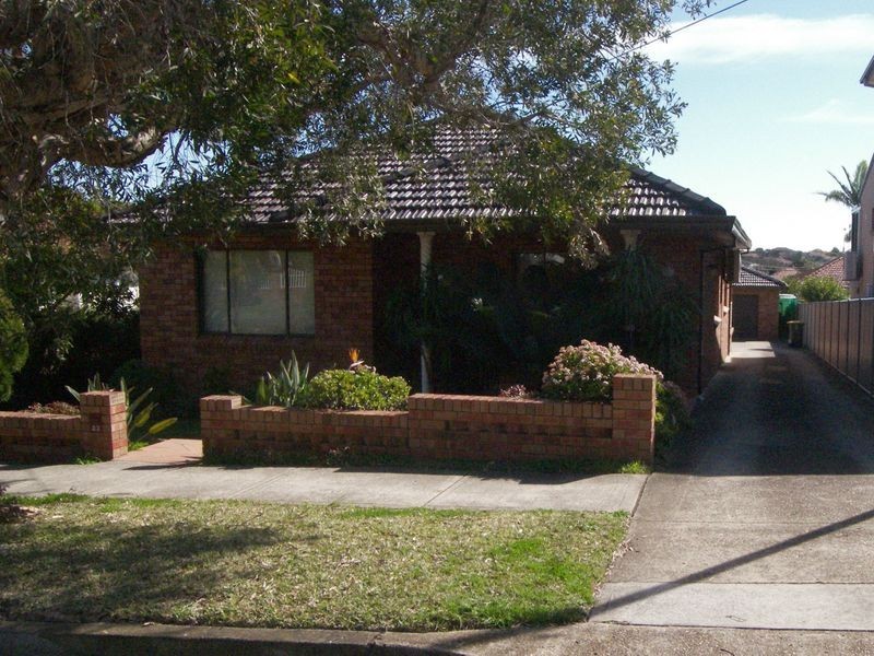 23 Dunkirk Avenue, Kingsgrove NSW 2208