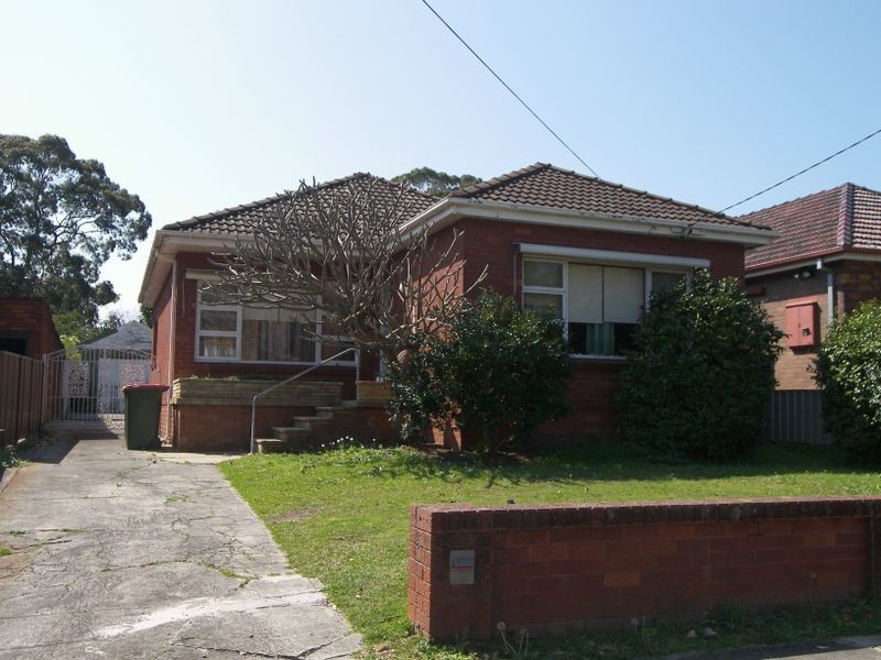 90 Caroline Street, Kingsgrove NSW 2208