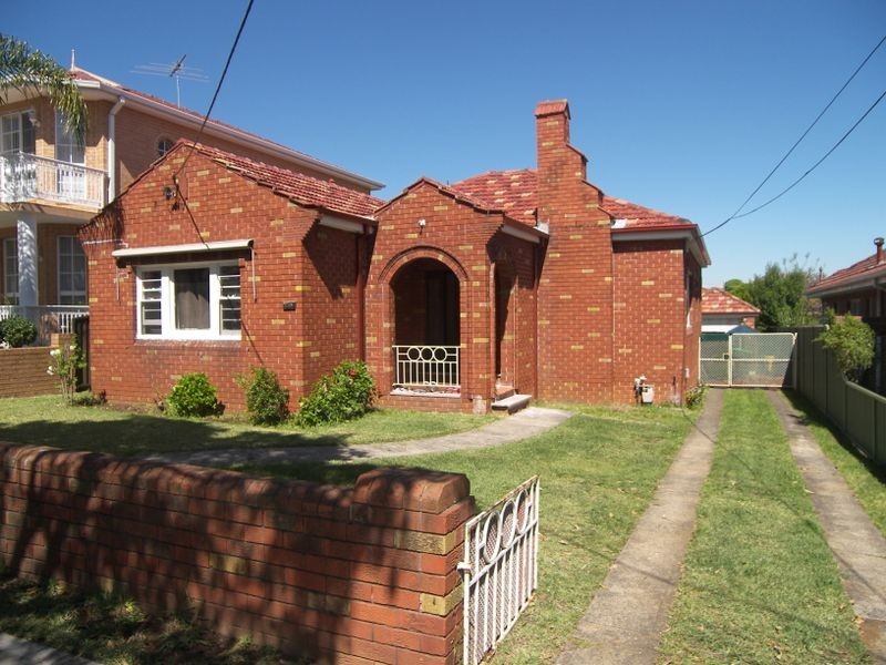 69 Rosemeath Avenue, Kingsgrove NSW 2208