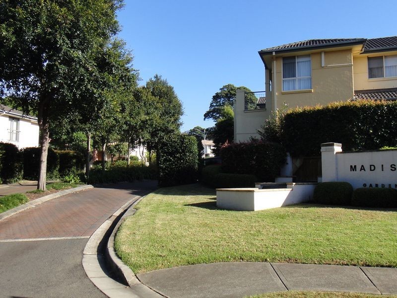 8 Madison Ave, Carlingford NSW 2118