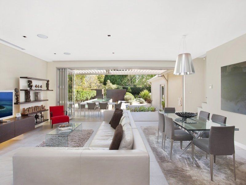 - Manning Rd, Killara NSW 2071