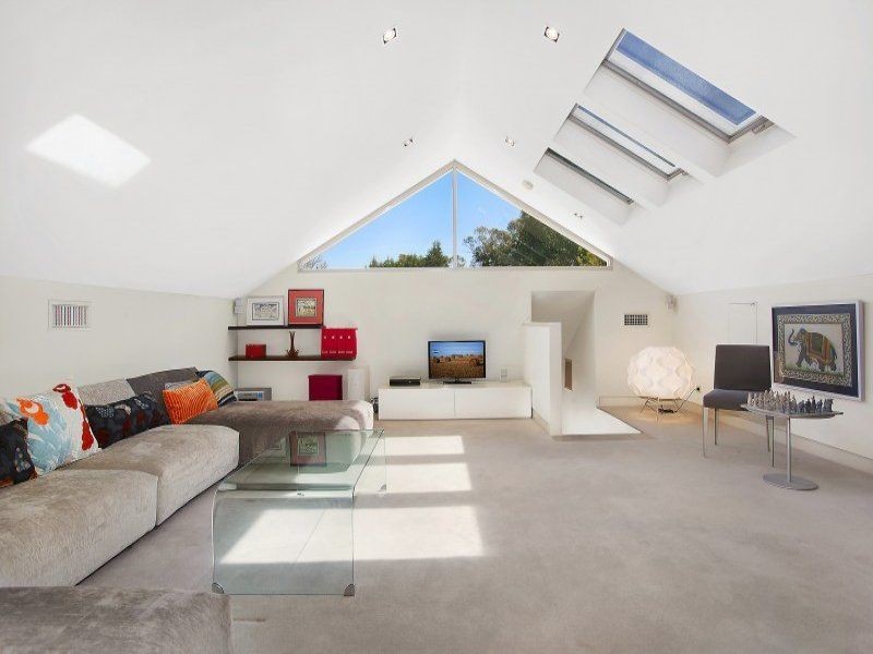 - Manning Rd, Killara NSW 2071