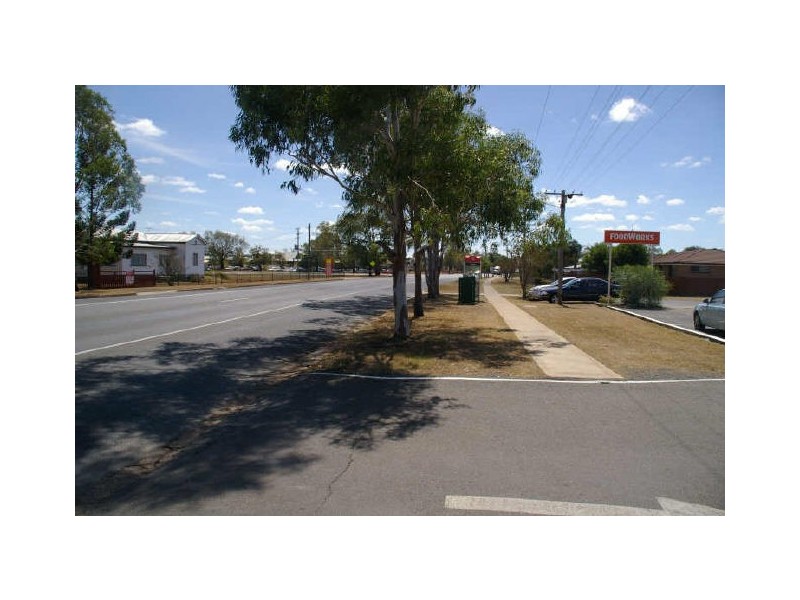 9 Toowoomba Road, Oakey QLD 4401