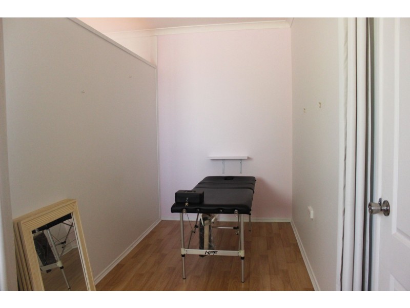 4a/462 West Street, Kearneys Spring QLD 4350