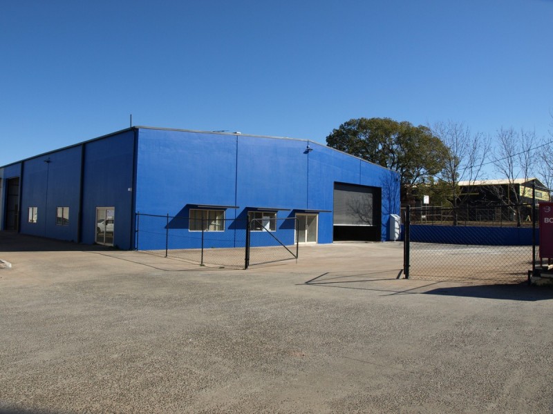 Warehouse 2/207 McDougall Street, Wilsonton QLD 4350