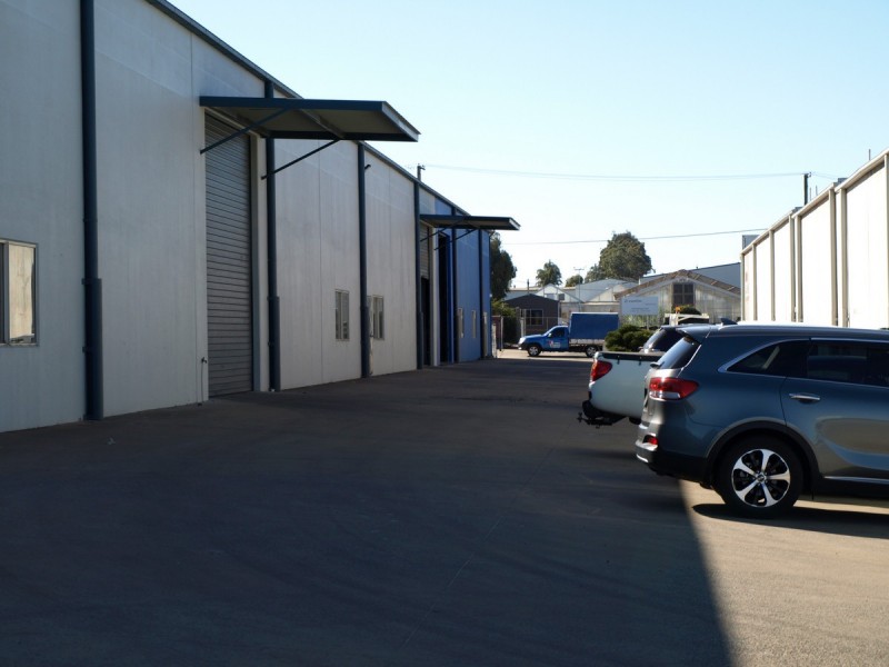Warehouse 2/207 McDougall Street, Wilsonton QLD 4350
