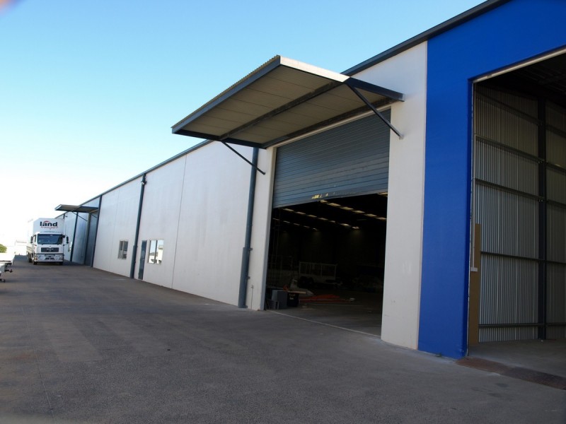 Warehouse 2/207 McDougall Street, Wilsonton QLD 4350