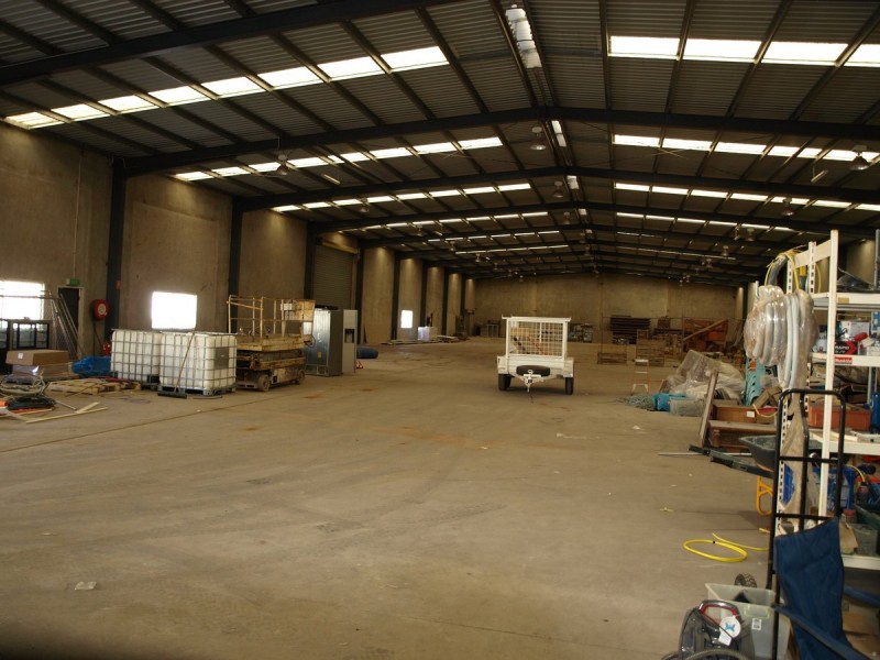 Warehouse 2/207 McDougall Street, Wilsonton QLD 4350