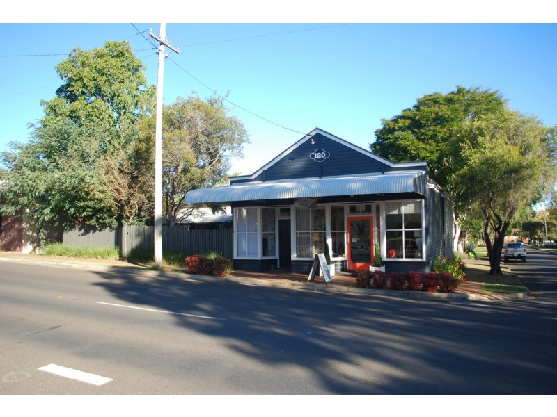 120 Bridge Street, East Toowoomba QLD 4350