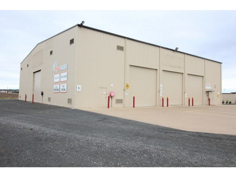 10775 Warrego Highway, Charlton QLD 4350