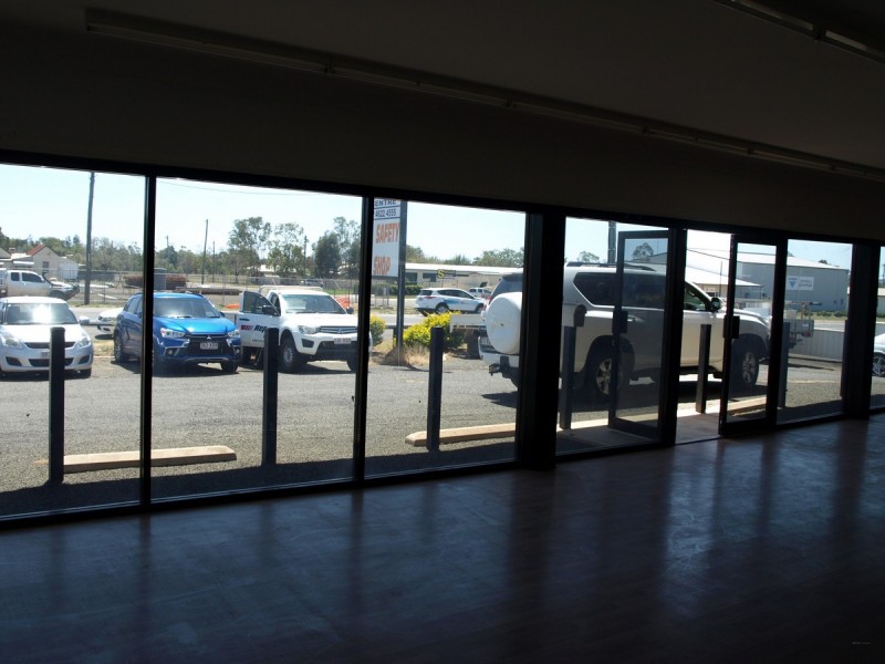 124-126 Raglan Street, Roma QLD 4455