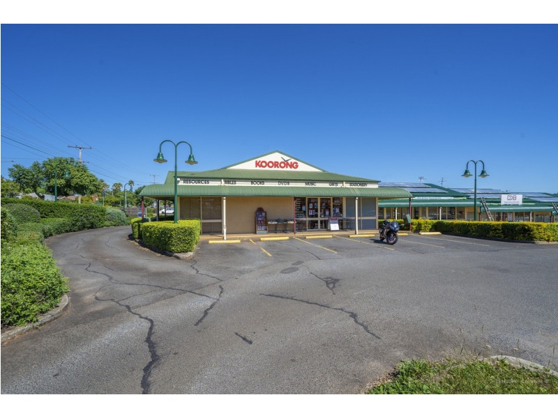 1 & 2/837 Ruthven Street, Kearneys Spring QLD 4350