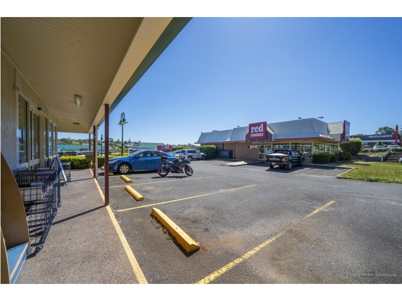 1 & 2/837 Ruthven Street, Kearneys Spring QLD 4350