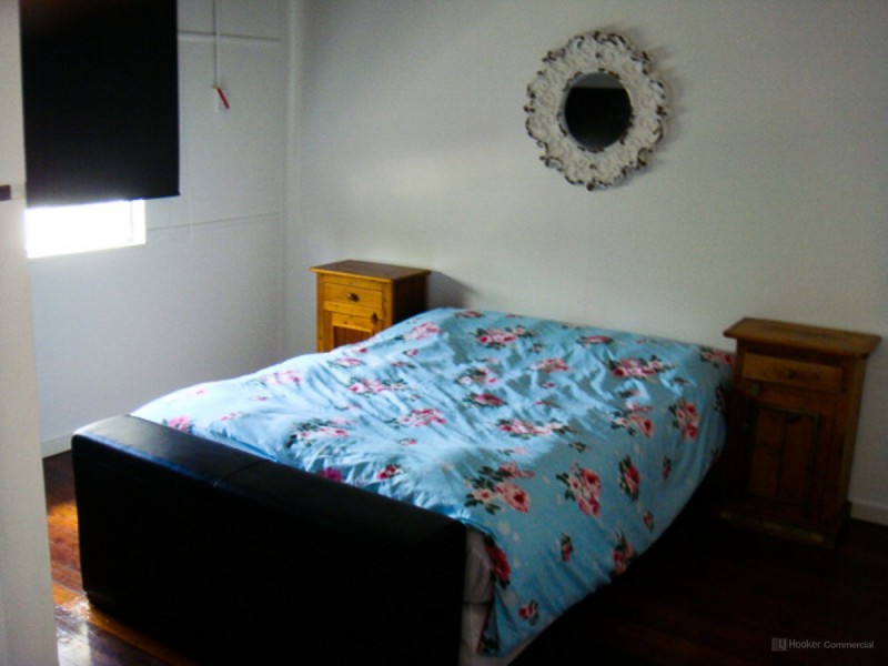 16 North Street, Taroom QLD 4420