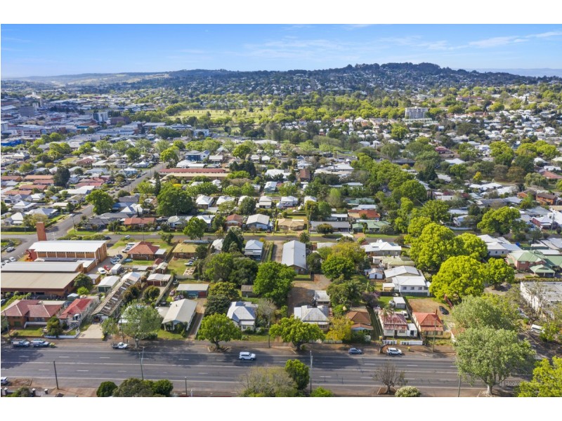 123 James Street, East Toowoomba QLD 4350
