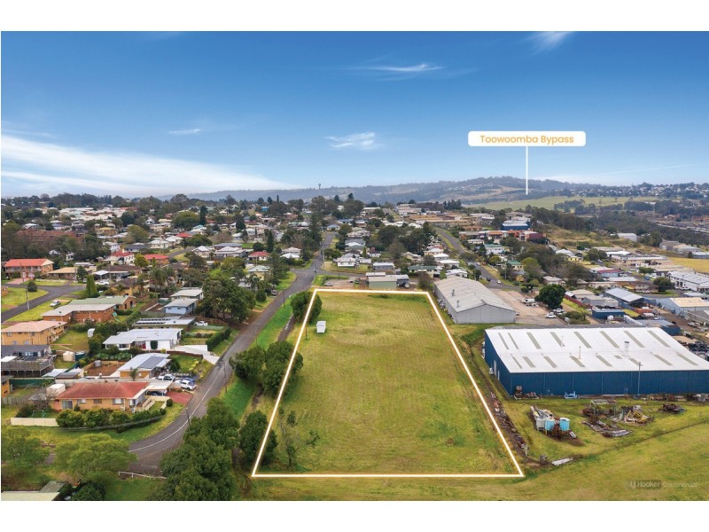 6 Gordon Avenue, Rockville QLD 4350