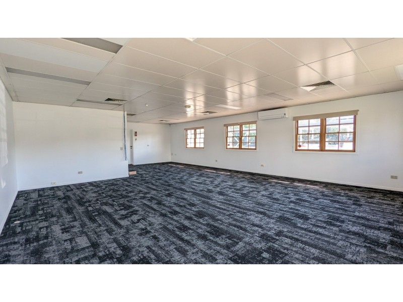 2/125 Anzac Avenue, Newtown QLD 4350