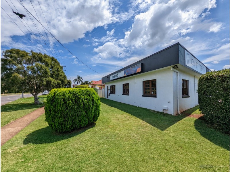 2/125 Anzac Avenue, Newtown QLD 4350