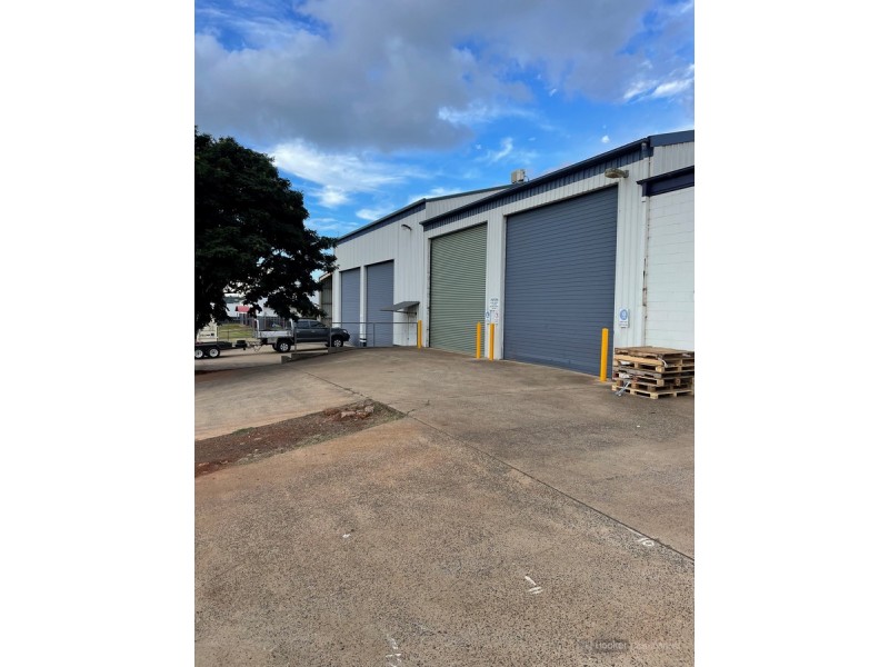 2/303 Taylor Street, Wilsonton QLD 4350
