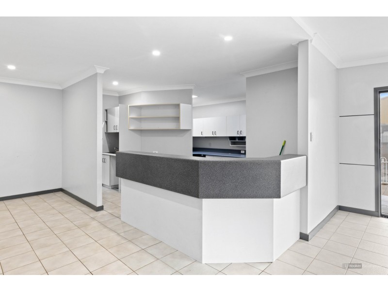 18 Stradbroke Street, Rockville QLD 4350