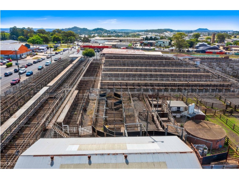 397-423 South Street, Harristown QLD 4350