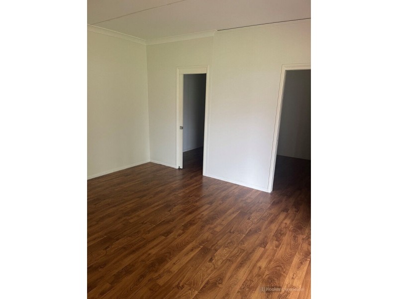 Shop 9 & 3/10476 New England Highway, Highfields QLD 4352