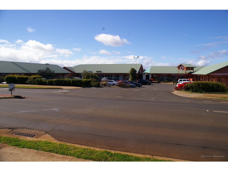 3a/462 West Street, Kearneys Spring QLD 4350