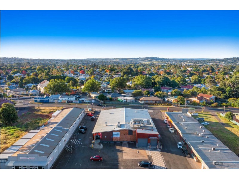 102-104 Hill Street, Newtown QLD 4350