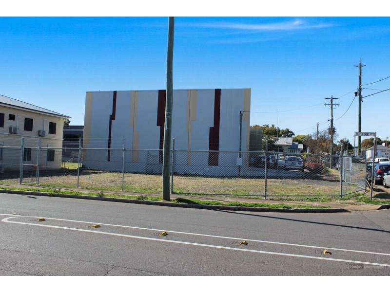 11 Robertson Street, South Toowoomba QLD 4350