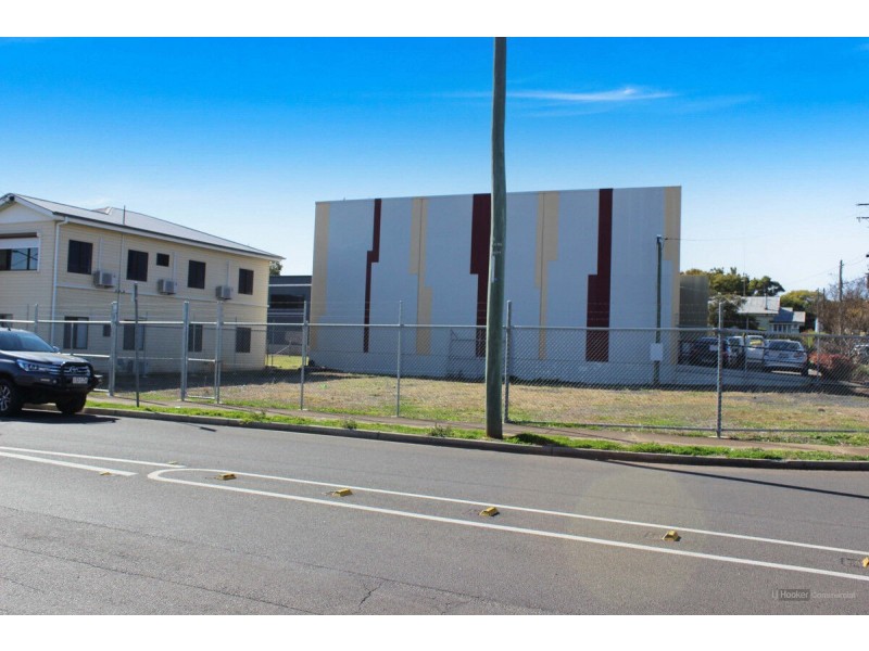 11 Robertson Street, South Toowoomba QLD 4350