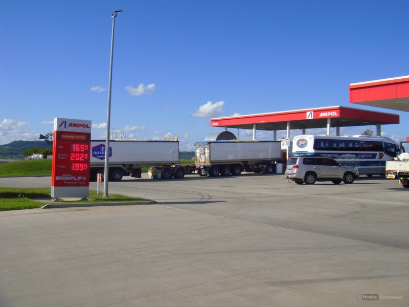 10810 Warrego Highway, Charlton QLD 4350