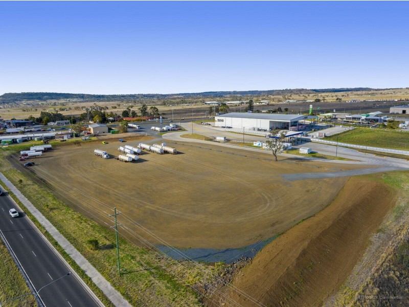 10797 Warrego Highway, Charlton QLD 4350
