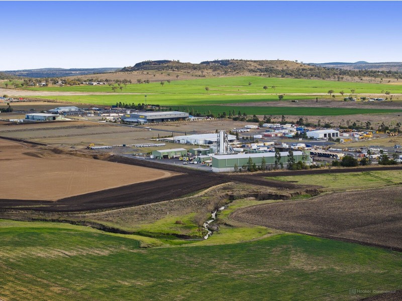 10797 Warrego Highway, Charlton QLD 4350