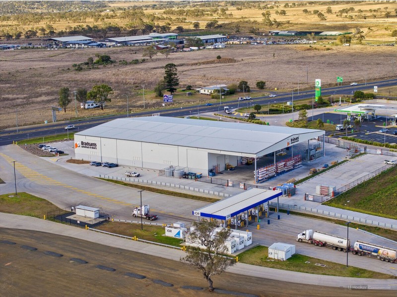 10797 Warrego Highway, Charlton QLD 4350
