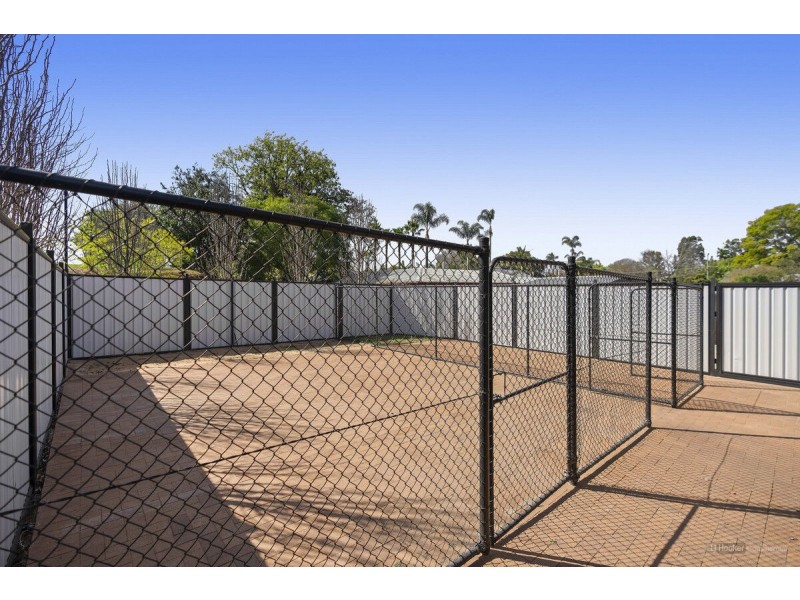 225 Herries Street, Newtown QLD 4350