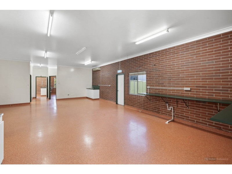 485-487 Tor Street, Newtown QLD 4350