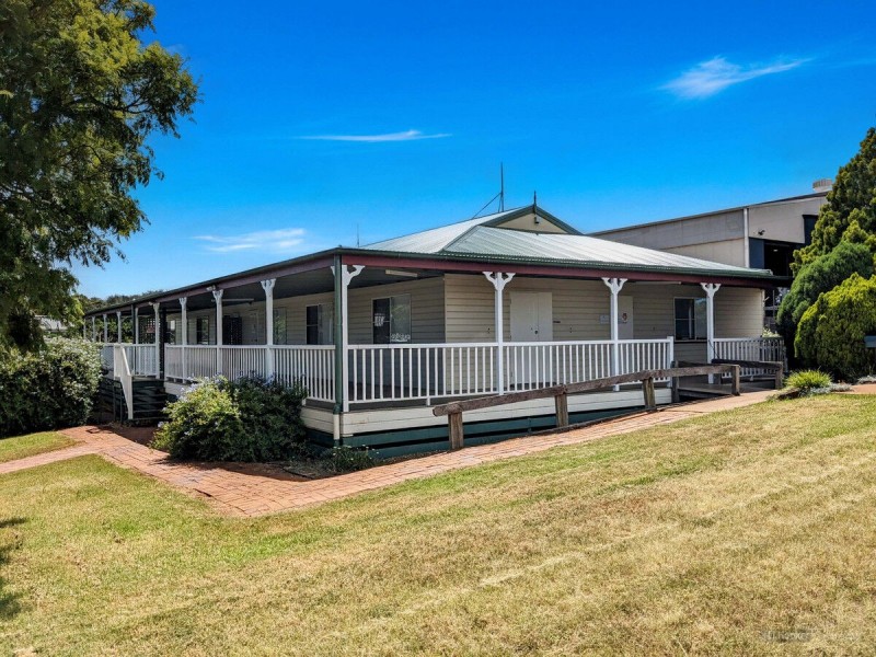 17 Freighter Avenue, Wilsonton QLD 4350