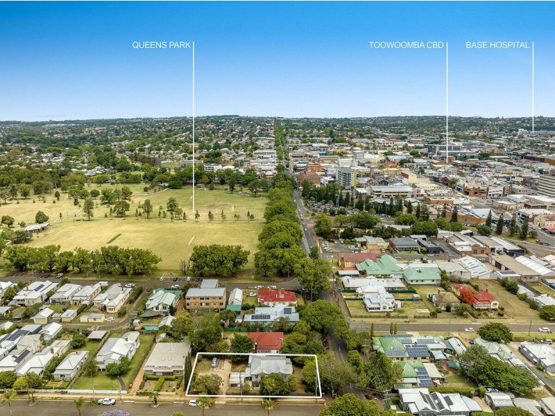126 Hume Street, East Toowoomba QLD 4350