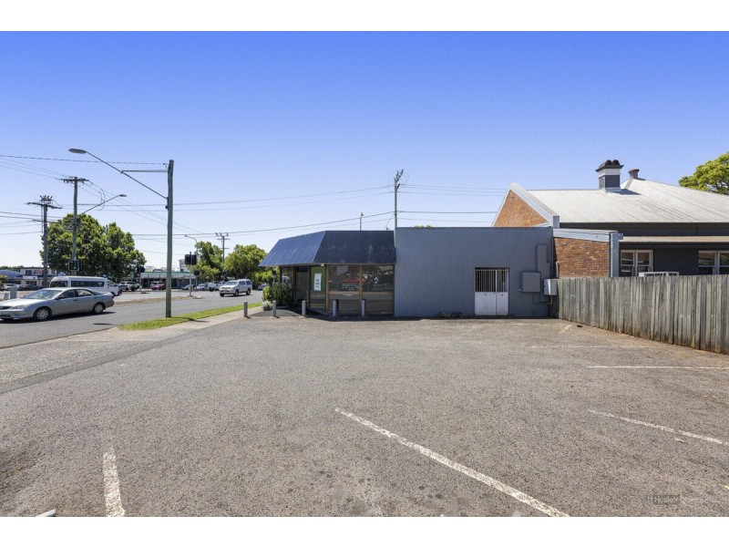 2/120A Herries Street, East Toowoomba QLD 4350