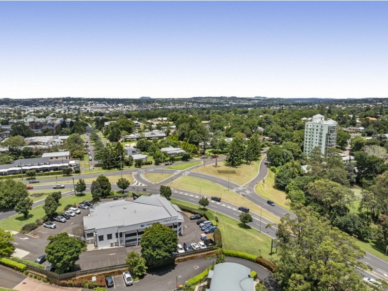 3/4 Tourist Road, East Toowoomba QLD 4350