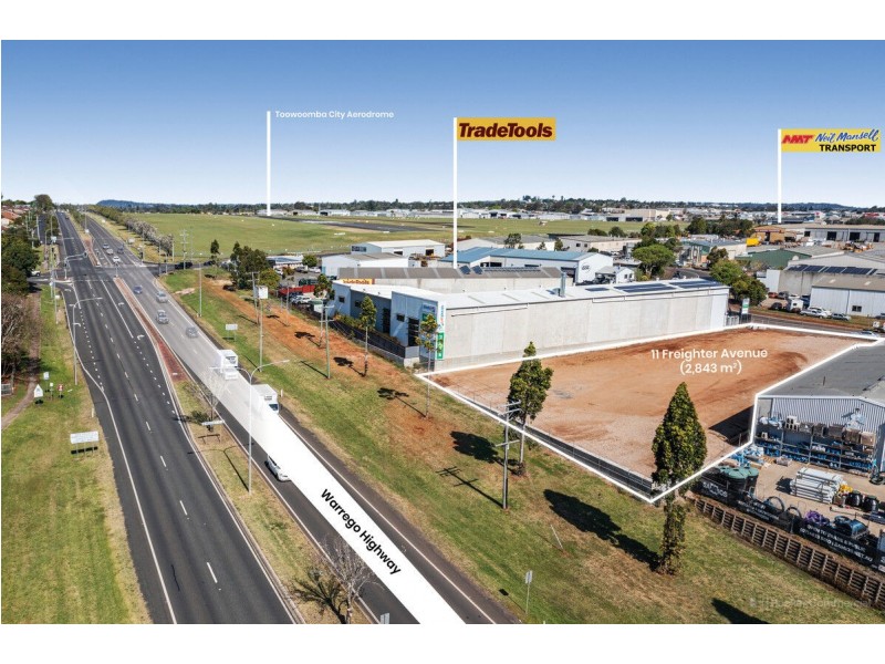 11 Freighter Avenue, Wilsonton QLD 4350