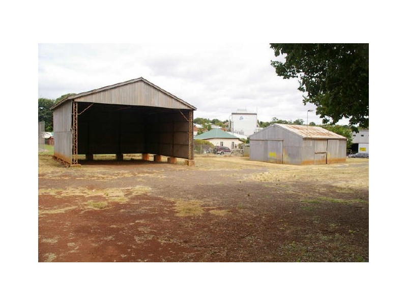 8 Link Street, North Toowoomba QLD 4350